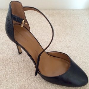 Banana Republic black leather pumps